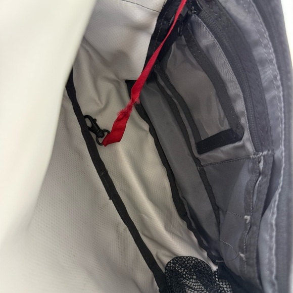 Timbuk2 Black Classic Messenger Bag - Picture 9 of 13